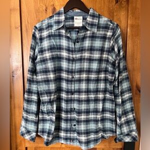 Dickies Women’s Plaid Button-Down Shirt in Navy and Light Blue